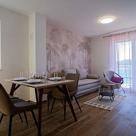 Laurel 4*