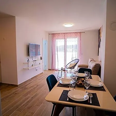 Laurel 4*