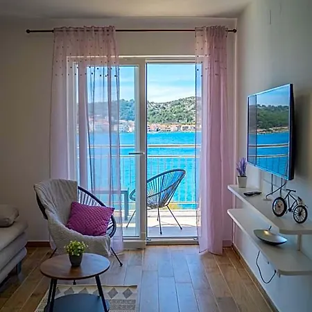 Laurel 4*